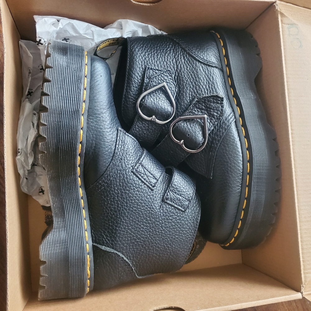 BRAND NEW Devon Heart Doc Martins Platform Leather Boot Size 7 EU 38
